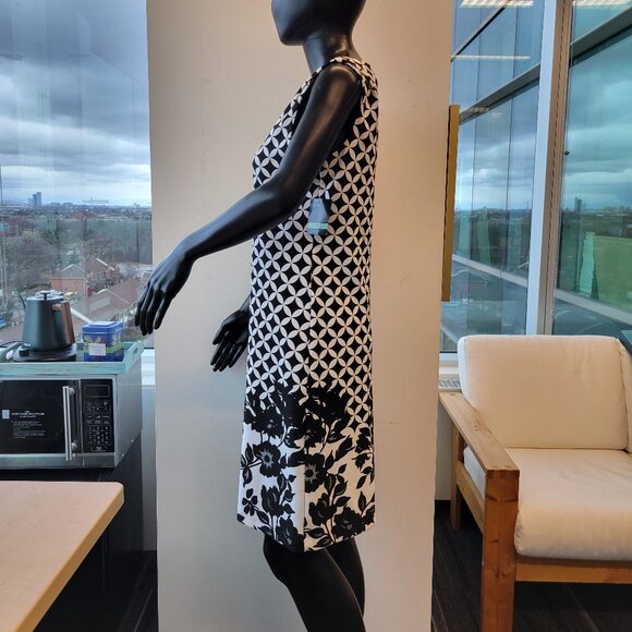 Gabby Skye Dress Black & White Keyhole Neck Floral Hem - Picture 2 of 8